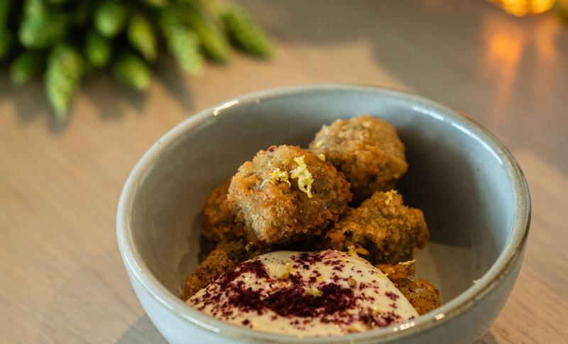 Artisjokkroketten met aïoli en sumak